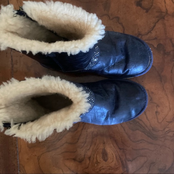 UGG boots, size 7, navy blue with embellishments on buckle, gently used - Picture 8 of 8